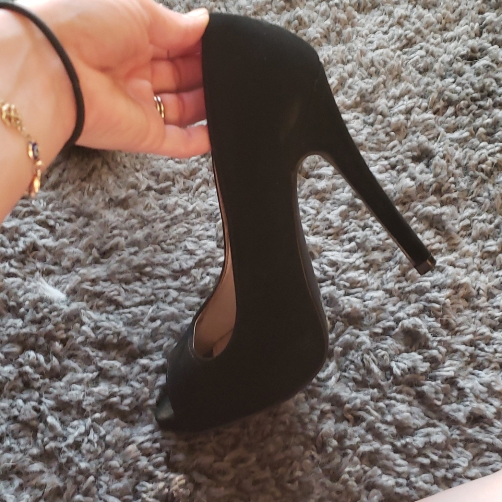 High Heels - Picture 4 of 6